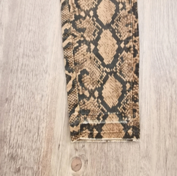 Zara snakeskin print high rise jeans - Picture 6 of 7